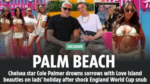 Bỏ lỡ World Cup! The Sun Exclusive: Palmer thưởng thức đồ uống với bạn bè vào thứ Tư và được bao quanh bởi những phụ nữ xinh đẹp