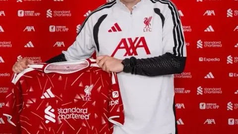 Sẽ như thế nào khi hạ Liverpool? Sơ yếu lý lịch của Illaura: Dẫn dắt Rayo Vallecano tới La Liga và lần đầu đưa Cherries tới châu Âu