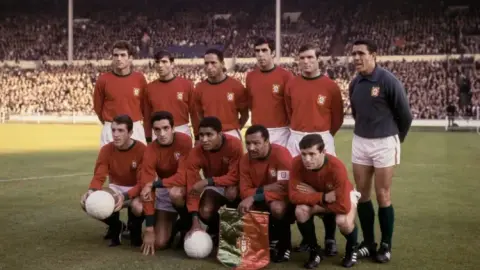 Antonio Simoes: World Cup 2026 có thể là cơ hội cuối để Ronaldo chạm tay vào cúp vàng
