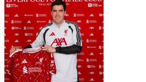 Liverpool bổ nhiệm Iraola, đúng như chuỗi tin độc quyền Romano đưa ra từ ngày 5/30