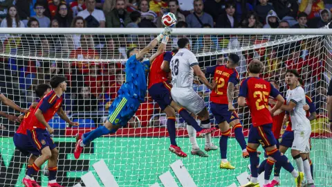 Marca nói về sự lựa chọn số 1 của Tây Ban Nha dự World Cup: Simon đá chính, Juan Garcia dự bị