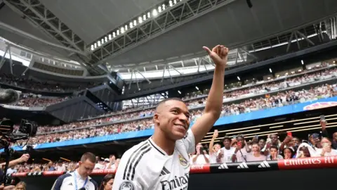 Florentino cho biết tỷ 1.5 lập kỷ lục? Thế giới đào bới: Real Madrid chào hàng triệu bảng 2 thời điểm đó