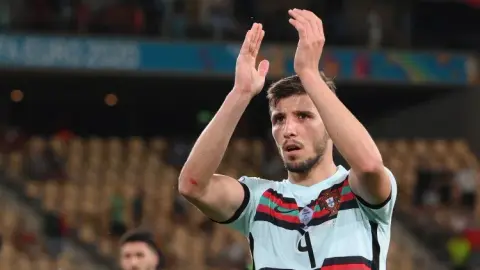Ruben Dias: Bồ Đào Nha chưa vô địch World Cup và sẽ không gây thêm áp lực cho chúng tôi