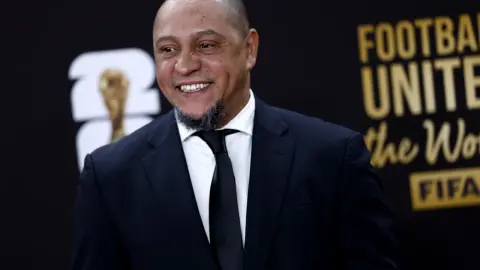 Carlos: Tôi biết nhiều người ở Atletico Madrid và Barcelona nhưng họ không muốn Florentino ở lại.