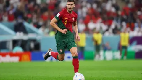 Ruben Dias: Ronaldo luôn là người mà tôi học hỏi; cả hai chúng ta đều có nhiều tham vọng hơn trước