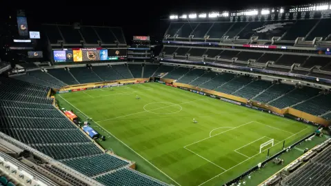 Trong thời gian diễn ra World Cup, FIFA đưa ra sáng kiến ​​mới, khán giả có thể trả tiền để tên mình xuất hiện trên màn hình lớn trong sân vận động