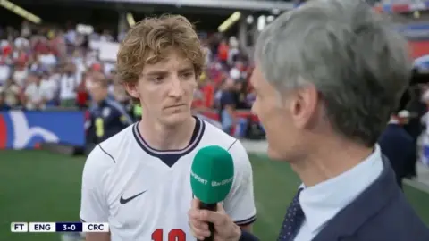 Gordon: Mặc áo tuyển Anh có áp lực riêng nhưng bạn phải học cách thích nghi với áp lực ở World Cup