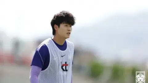 Truyền thông Hàn Quốc: Hậu vệ Hàn Quốc Kim Tae-hyun dính chấn thương mắt cá chân và không thể thi đấu trận đầu tiên gặp CH Séc
