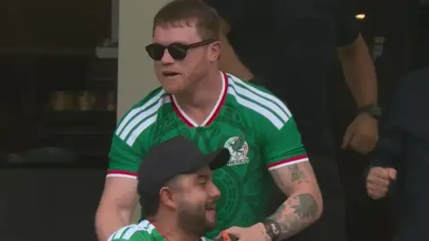 Bị ảnh hưởng bởi nhà vô địch quyền anh? Nhà vô địch quyền anh người Mexico Canelo Alvarez theo dõi trực tiếp trận khai mạc World Cup