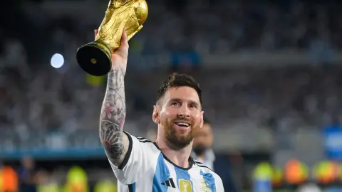 East Sports: Messi, Ronaldo, Neymar và các "thần thánh" khác có thể sẽ có màn chia tay thật sự