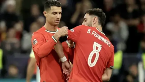 Chủ nhà: Cristiano Ronaldo đang hủy hoại cơ hội vô địch World Cup của Bồ Đào Nha. Fernando B nên tấn công để phản đối sự xuất phát của anh ấy