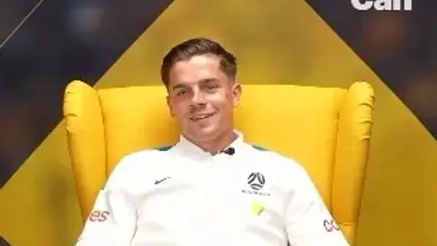 Devlin: Gia đình giữ giúp chiếc áo của Messi vì tôi sợ bị lấy mất