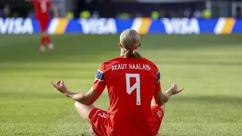 Haaland bùng nổ ngay trận ra mắt World Cup, được chờ đợi sẽ quyết định giới hạn của Na Uy