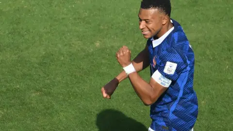 Mbappe trở thành đội trưởng Pháp đầu tiên ghi bàn tại World Cup kể từ Zidane