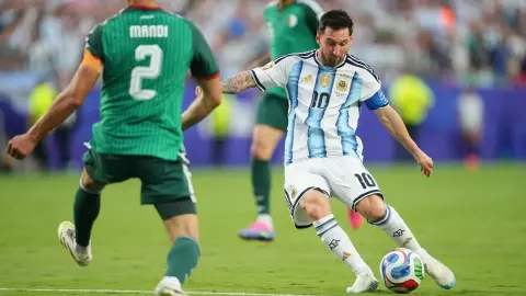 Messi trở thành cầu thủ lớn tuổi thứ hai của Argentina từng ra sân ở World Cup