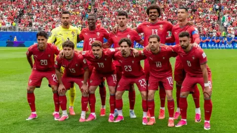 Tuyển Bồ Đào Nha hứng làn sóng chỉ trích, người hâm mộ yêu cầu dồn bóng cho Ronaldo