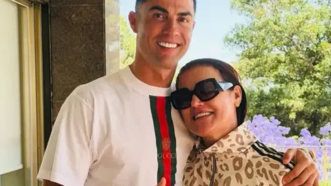 Chị gái chuyển tiếp tường thuật fan yêu cầu đồng đội tôn trọng Ronaldo: Không tôn trọng gia đình, vô ơn