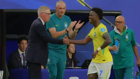 Ancelotti: Đối với tôi, Vinicius là đỉnh cao. Anh ấy không di chuyển nhiều khi không có bóng và xử lý bóng tốt hơn.