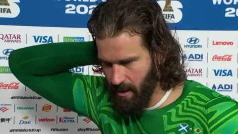Alisson: Tất cả chúng tôi đều yêu mến Neymar và sự cổ vũ của người hâm mộ phản ánh cảm giác của chúng tôi về sự trở lại của anh ấy