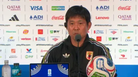 Mori Yasuichi: Messi đã vượt quá trình độ của mình Tôi không biết làm thế nào để mô tả nó. Chiến thuật giữa người với người không thể bảo vệ anh ta.