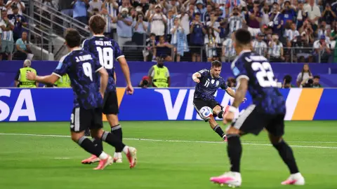 Lo Celso ghi siêu phẩm đá phạt, mang về cột mốc hiếm cho Argentina ở World Cup