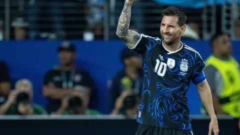 Zabaleta: Messi thỉnh thoảng đi lại trên sân không phải vì mệt mà vì đang tìm kiếm vị trí nhận bóng lý tưởng