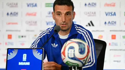 Báo Ole: Argentina lại mắc kẹt trong “hội chứng lệ thuộc Messi”, thiếu thay đổi nhịp độ + hàng tiền vệ thiếu ổn định
