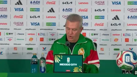 HLV Mexico: Chúng tôi sẽ kèm Harry Kane trong suốt trận đấu