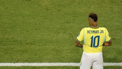 Bai Yansong: Lẽ ra Neymar không nên thi đấu. Việc anh ấy được đưa vào đội hình là rất kỳ lạ.