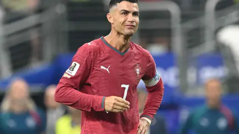 Dừng 16 mạnh mẽ! Thơ dành cho truyền thông Bồ Đào Nha: Cristiano Ronaldo, bao nhiêu giọt nước mắt của anh là nước mắt Bồ Đào Nha?