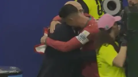 HLV De la Fuente ca ngợi Ronaldo là hình mẫu cho cầu thủ trẻ