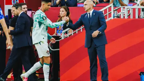 Truyền thông Bồ Đào Nha nói về đội tuyển Bồ Đào Nha: Đã đến lúc Ronaldo lùi xuống tuyến hai, Martinez thiếu khả năng kiểm soát trận đấu