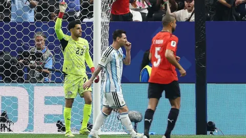Marca ghi lại những khoảnh khắc gây tranh cãi ở World Cup: Argentina 3-2 Ai Cập có tên trong danh sách Messi không nhận thẻ sau pha vào bóng từ phía sau