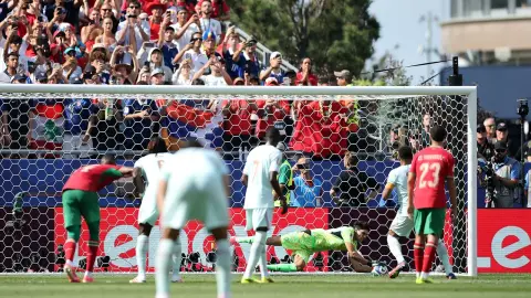 Bounou nói về pha cản phá phạt đền của Mbappe: trực giác và cả một chút may mắn
