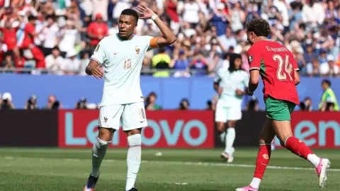 Keane cho rằng Mbappe chịu bất lợi vì phải chờ quá lâu trước quả phạt đền