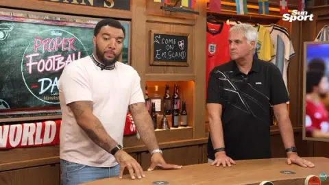 Troy Deeney: đội bóng của Ronaldo thường phải phục vụ anh nhiều hơn cách Messi vận hành tập thể