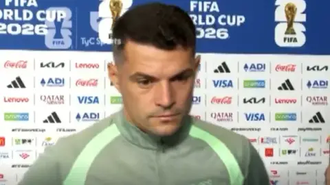Xhaka: Thật vinh dự khi được chơi cùng Messi và chúng tôi phải tôn trọng anh ấy, nhưng chúng tôi phải làm tốt công việc trên sân