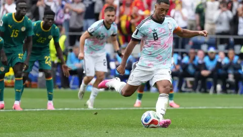 Tielemans chấn thương lúc khởi động, Bỉ buộc thay người trước giờ đấu Tây Ban Nha