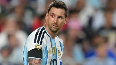 Messi sắp có lần đầu đối đầu tuyển Anh, chờ màn so tài với Kane và Bellingham ở bán kết