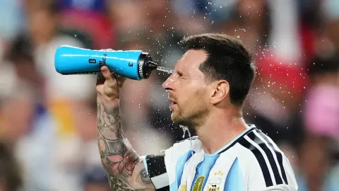Messi nối dài bộ sưu tập kỷ lục World Cup sau khi Argentina loại Thụy Sĩ và vào bán kết