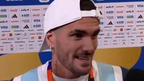 De Paul chờ cuộc đối đầu đầu tiên giữa Messi và tuyển Anh trong màu áo Argentina