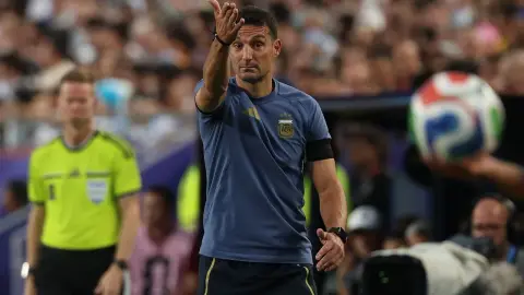 Phóng viên cùng đội: Không có cầu thủ nào của tuyển Argentina chấn thương, Romero và Paredes chỉ bị chuột rút