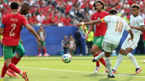 Mbappe khiến thủ môn khó bắt bài vì gần như không cần đà vẫn dứt điểm cực mạnh
