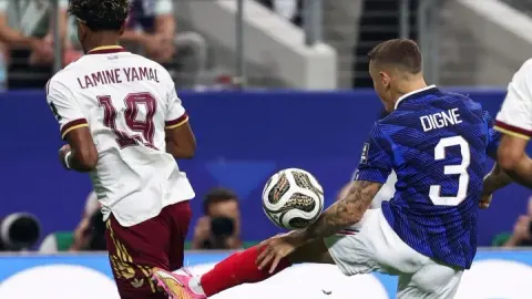 Báo Pháp chấm Digne thấp nhất sau trận thua Tây Ban Nha, Mbappe chỉ nhận 4 điểm