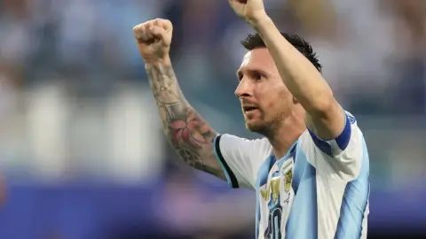 Joe Cole: Messi nên hiến xác cho nghiên cứu y học, anh ấy đơn giản không phải con người