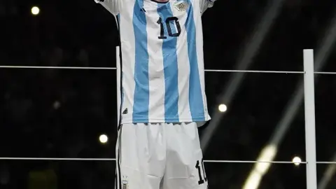 điên! 35 Messi tuổi 7 giành Quả bóng vàng World Cup với quả bóng 7 3, 39 Messi tuổi có quả bóng 8 4 đã giúp