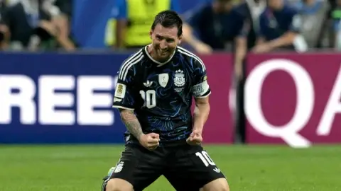TA: Nếu bạn vẫn không nghĩ Messi là cầu thủ xuất sắc nhất mọi thời đại, thì chính xác thì điều gì sẽ thuyết phục bạn?