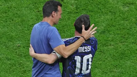 Scaloni: Đến lúc này không còn nghi ngờ gì về vị thế vĩ đại nhất của Messi