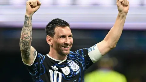 Giành được danh hiệu ba lần mà không hề hồi hộp? Tỷ lệ cược Quả bóng vàng World Cup: Messi dẫn đầu với tỷ lệ cược 1.12 cực thấp!