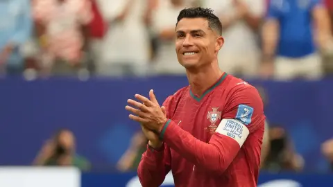 Phóng viên: Một người đại diện người Bồ Đào Nha nói với tôi rằng Ronaldo đã giã từ đội tuyển quốc gia sau khi thi đấu thêm một trận.